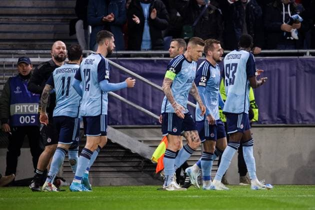 BRATYSLAWA 26.11.2024 LIGA MISTRZOW FAZA GRUPOWA SEZON 2024 2025 SLOVAN BRATYSLAWA - AC MILAN, BRATISLAVA CHAMPIONS LEAGUE LEAGUE PHASE SEASON 24 25 MATCH: SLOVAN BRATISLAVA - AC MILAN NZ RADOSC PO GOLU CELEBRATION AFTER GOAL CESAR BLACKMAN SIEMEN VOET KENAN BAJRIC IDJESSI METSOKO FOT. JACEK STANISLAWEK 400mm.pl NEWSPIX.PL --- newspix.pl 
