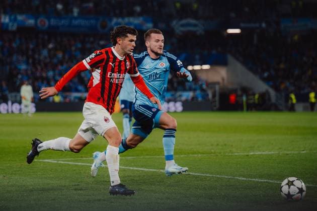 SOCCER - UEFA CL, Slovan vs Milan BRATISLAVA,SLOVAKIA,26.NOV.24 - SOCCER - UEFA Champions League, Slovan Bratislava vs AC Milan. Image shows Christian Pulisic (Milan) and Guram Kashia (Slovan).  GEPAxpictures xAlexanderxSolc
