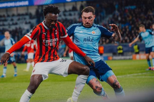 SOCCER - UEFA CL, Slovan vs Milan BRATISLAVA,SLOVAKIA,26.NOV.24 - SOCCER - UEFA Champions League, Slovan Bratislava vs AC Milan. Image shows Tammy Abraham (Milan) and Juraj Kucka (Slovan).  GEPAxpictures xAlexanderxSolc