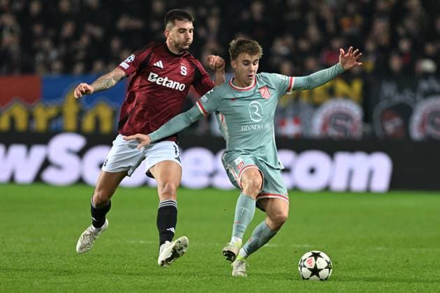 Indrit Tuci of Sparta, left, and Pablo Barrios of Atletico in action during the football Champions League 5th round match Sparta Praha vs Atletico Madrid in Prague, Czech Republic, November 26, 2024. (CTKxPhoto MichaelaxRihova) CTKPhotoP2024112607595  CTKPhotoP2024112607595