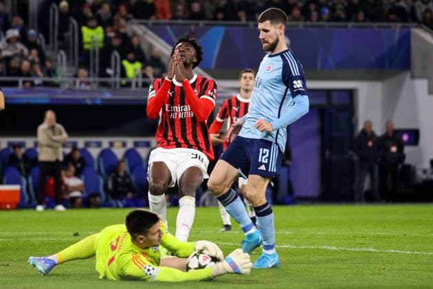 BRATYSLAWA 26.11.2024 LIGA MISTRZOW FAZA GRUPOWA SEZON 2024 2025 SLOVAN BRATYSLAWA - AC MILAN, BRATISLAVA CHAMPIONS LEAGUE LEAGUE PHASE SEASON 24 25 MATCH: SLOVAN BRATISLAVA - AC MILAN NZ TAMMY ABRAHAM DOMINIK TAKAC FOT. JACEK STANISLAWEK 400mm.pl NEWSPIX.PL --- newspix.pl 