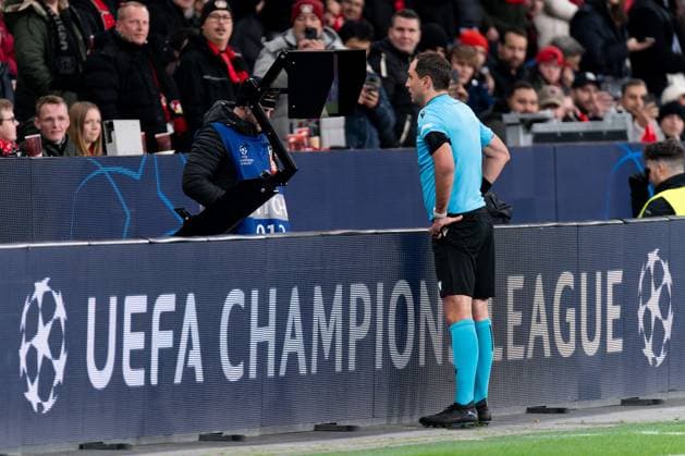 2024-11-26 Bayer 04 Leverkusen v FC Salzburg - UEFA Champions League 2024 25 League Phase MD5 LEVERKUSEN, GERMANY - NOVEMBER 26: Referee Mykola Balakin is seen checking VAR during the UEFA Champions League 2024 25 League Phase MD5 match between Bayer 04 Leverkusen and FC Salzburg at BayArena on November 26, 2024 in Leverkusen, Germany. (Photo by Joris Verwijst BSR Agency) Leverkusen Germany Content not available for redistribution in The Netherlands directly or indirectly through any third parties. Copyright: xBSRxAgencyx