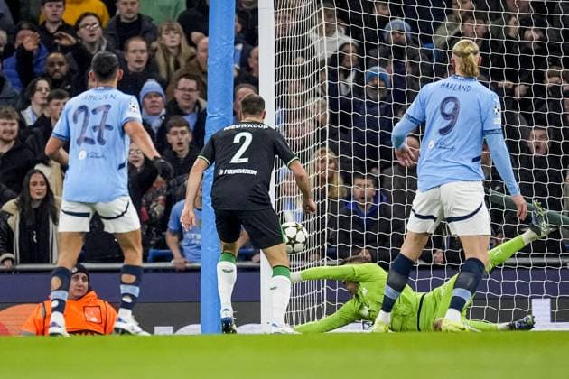 UEFA Champions League: Manchester City F.C. v Feyenoord Manchester - Feyenoord keeper Timon Wellenreuther during the fifth round of new format of the UEFA Champions League 2024 2025. The match is set between Manchester City and Feyenoord at Etihad Stadium on 26 November 2024 in Manchester, England. Copyright: xTomxBodex