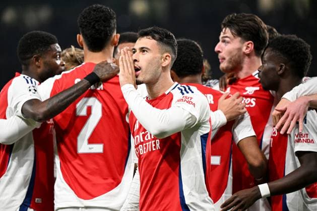 Gabriel Martinelli of Arsenal celebrates scoring the opening goal for their side with their teammates Sporting Lisbon v Arsenal, UEFA Champions League, Group Stage, Football, Estadio Jose Alvalade, Lisbon, Portugal - 26 Nov 2024 EDITORIAL USE ONLY No use with unauthorised audio, video, data, fixture lists, club league logos or live services. Online in-match use limited to 120 images, no video emulation. No use in betting, games or single club league player publications. Copyright: xZedxJameson Shutterstockx 14940177x