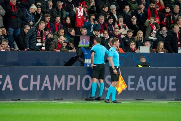 Mykola Balakin Referee, Ukraine checks the penalty kick 26 11 2024, Football Bayer 04 Leverkusen FC Salzburg, UEFA Champions League, Season 2024 2025, Matchday 5 Copyright: HMBxMedia xMarcoxBader
