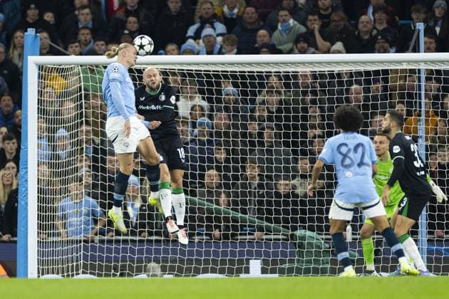 MANCHESTER - (l-r) Erling Haaland of Manchester City FC, Gernot Trauner of Feyenoord during the UEFA Champions league match between Manchester City FC and Feyenoord at Etihad Stadium on Nov. 26, 2024 in Manchester, England. ANP KOEN VAN WEEL UEFA Champions League 2024 25 League Phase MD5 2024 25 xVIxANPxSportx xxANPxIVx 514342501 originalFilename: 514342501.jpg