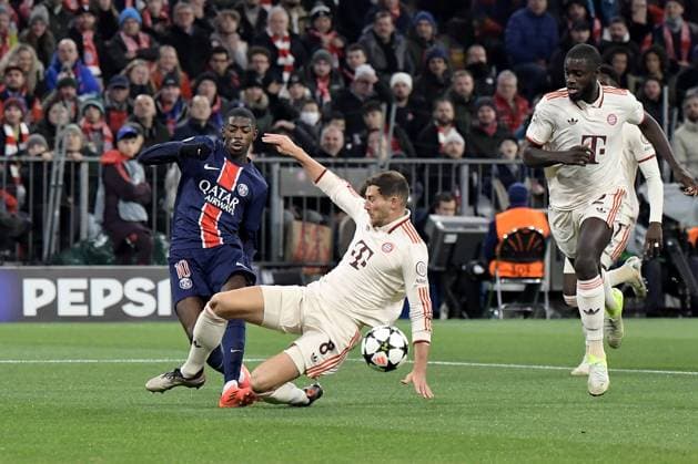 26 11 2024, xemx, Football UEFA Champions League, FC Bayern Muenchen Paris St Germain emspor, v l Ousame Dembele PSG Paris St Germain Leon Goretzka FC Bayern Muenchen duel, action, action, battle for the ball Dayot Upamecano FC Bayern Muenchen DFL DFB REGULATIONS PROHIBIT ANY USE OF PHOTOGRAPHS as IMAGE SEQUENCES and or QUASI VIDEO Muenchen