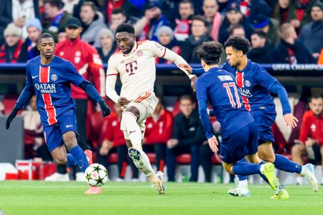 GER, UEFA CL, FC Bayern Muenchen GER vs Paris Saint Germain FRA 26 11 2024, Allianz Arena, Muenchen, GER, UEFA CL, FC Bayern Muenchen GER vs Paris Saint Germain FRA , UEFA regulations prohibit any use of photographs as image sequences and or quasi video, in the picture Ousmane DembŽlŽ Dembele PSG 10 in a duel against Alphonso Davies FCB 19 with Vitinha PSG 17 nordphotoxGmbHx xStraubmeier nph00004