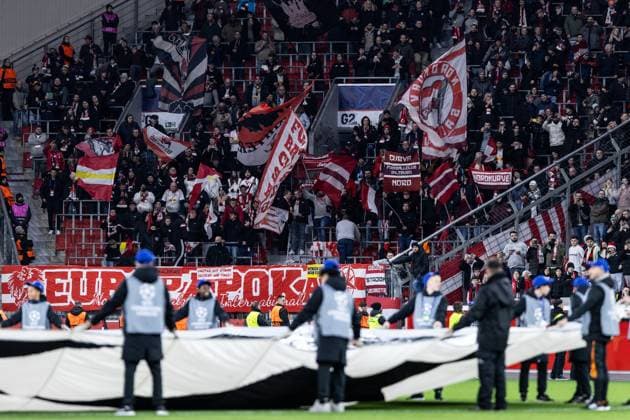 UEFA Champions League Bayer 04 Leverkusen FC Salzburg 26 11 2024 Fans of FC Salzburg UEFA Champions League Bayer 04 Leverkusen FC Salzburg BayArena, Leverkusen 26 11 2024 Copyright: xBEAUTIFULxSPORTS Buriakovx