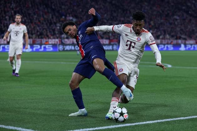 Soccer Champions League matchday 5 FC Bayern Munich Paris Saint Germain on 26 11 2024 at the Allianz Arena in Munich Warren Zaire Emery Paris , left Kingsley Coman Munich , right xMSx