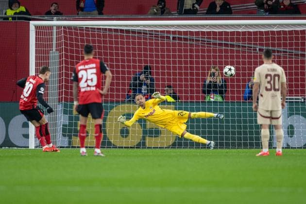 26 11 2024, Football UEFA Champions League, Season 2024 2025, Matchday 05, Bayer 04 Leverkusen FC Salzburg at the BayArena in Leverkusen Alexander Schlager Red Bull Salzburg, 24 cannot prevent the goal by Nathan Tella Bayer 04 Leverkusen, 19 Photo Kirchner Media TH Copyright: xKirchner-Media THx