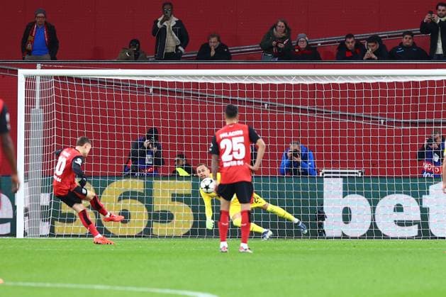 Penalty for 1 0 by Florian Wirtz 10 Bayer 04 Leverkusen Bayer 04 Leverkusen vs FC Salzburg, Football, UEFA Champions League, Matchday 5, 26 11 2024 Photo kolbert press Ant Palmer BayArena NRW Germany Copyright: xkolbert-press AntxPalmerx