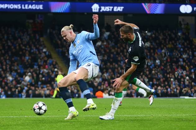 Erling Haaland of Manchester City and Baer Nieuwkoop of Feyenoord Manchester City v Feyenoord, UEFA Champions League, Group Stage, Football, Etihad Stadium, Manchester, UK - 26 Nov 2024 EDITORIAL USE ONLY No use with unauthorised audio, video, data, fixture lists, club league logos or live services. Online in-match use limited to 120 images, no video emulation. No use in betting, games or single club league player publications. Copyright: xPhilxOldham Shutterstockx 14940173k