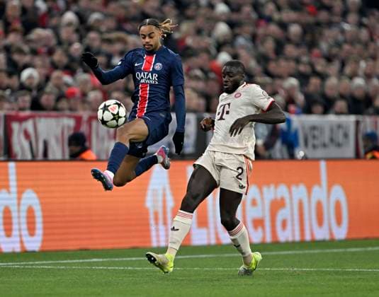 26 11 2024, Football UEFA Championsleague 2024 2025 Matchday 5, FC Bayern Munich Paris St Germain, at Allianz Arena Munich v l Bradley Barcola FC Paris Saint Germain v Dayot Upamecano FC Bayern Munich DFL and DFB regulations prohibit any use of photographs as image sequences and or quasi video