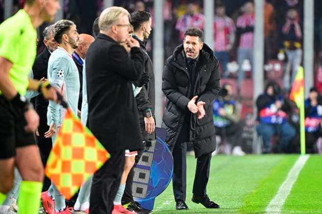 Coach of Atletico Diego Simeone, right, reacts during the football Champions League 5th round match Sparta Praha vs Atletico Madrid in Prague, Czech Republic, November 26, 2024. (CTKxPhoto RomanxVondrous) CTKPhotoP2024112608005  CTKPhotoP2024112608005