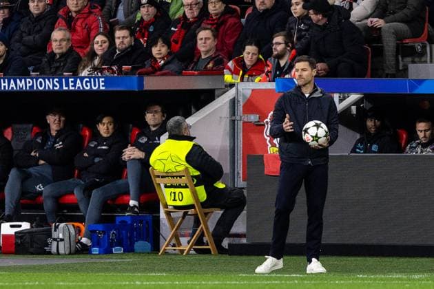 UEFA Champions League Bayer 04 Leverkusen FC Salzburg 26 11 2024 Xabi Alonso Bayer 04 Leverkusen, head coach with the ball UEFA Champions League Bayer 04 Leverkusen FC Salzburg BayArena, Leverkusen 26 11 2024 Copyright: xBEAUTIFULxSPORTS Buriakovx