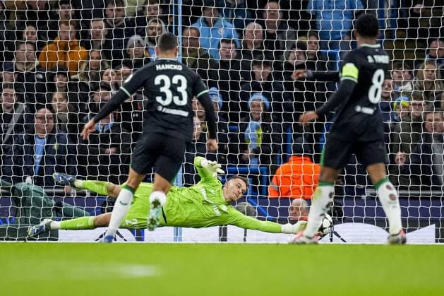 UEFA Champions League: Manchester City F.C. v Feyenoord Manchester - Feyenoord keeper Timon Wellenreuther during the fifth round of new format of the UEFA Champions League 2024 2025. The match is set between Manchester City and Feyenoord at Etihad Stadium on 26 November 2024 in Manchester, England. Copyright: xTomxBodex