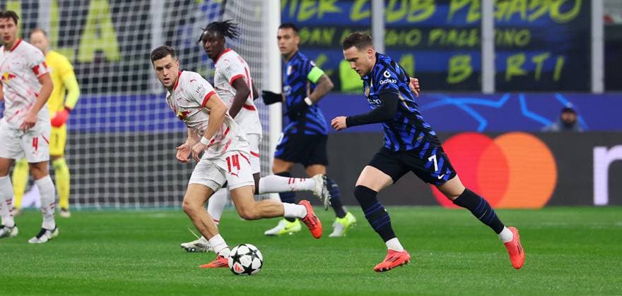 Inter Milan RB Leipzig Champions League Leipzig, 26 11 2024, Giuseppe Meazza Stadium, Football, UEFA Champions League, Matchday 5 , RB Leipzig vs FC Inter Milan , In the picture from l Christoph Baumgartner 14, RB Leipzig , Piotr Zielinski 7, Inter Milan , Picture Point