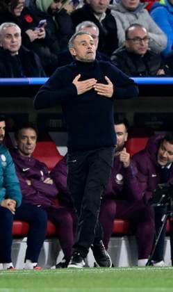 Coach Coach Luis Enrique FC Paris Saint Germain PSG on the sidelines Gesture Gesture FC Bayern Muenchen FCB vs Paris Saint Germain PSG Matchday 5 26 11 2024 DFL REGULATIONS PROHIBIT ANY USE OF PHOTOGRAPHS AS IMAGE SEQUENCES AND OR QUASI VIDEO FC Bayern Muenchen FCB vs Paris Saint Germain PSG