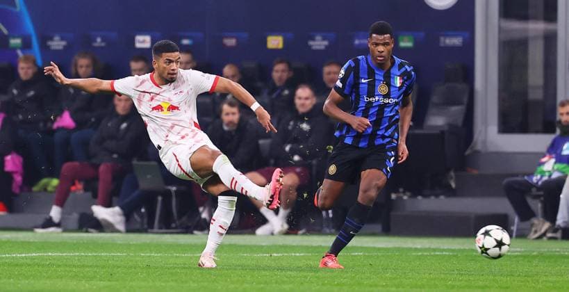 Inter Milan RB Leipzig Champions League Leipzig, 26 11 2024, Giuseppe Meazza Stadium, Football, UEFA Champions League, Matchday 5 , RB Leipzig vs FC Inter Milan , Pictured from l Benjamin Henrichs 39, RB Leipzig , Denzel Dumfries 2, Inter Milan , Picture Point
