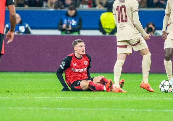 Florian Wirtz Bayer 04 Leverkusen, 10 after a foul on the ground 26 11 2024, Soccer Bayer 04 Leverkusen FC Salzburg, UEFA Champions League, Season 2024 2025, Matchday 5 Copyright: HMBxMedia xMarcoxBader