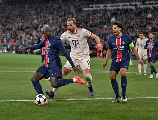 26 11 2024, Football UEFA Championsleague 2024 2025 Matchday 5, FC Bayern Munich Paris St Germain, in the Allianz Arena Munich v l x, Harry Kane FC Bayern Munich v Marquinhos FC Paris Saint Germain DFL and DFB regulations prohibit any use of photographs as image sequences and or quasi video