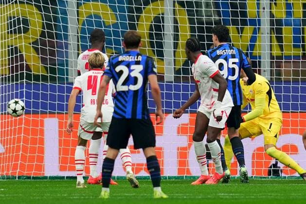 Leipzig s Castello Lukeba own goal 0-1 during the Uefa Champions League soccer match between Inter and Leipzig at the San Siro Stadium in Milan, north Italy - Tuesday , November 26 , 2024. - Soccer .  Copyright: xSpada LaPressex