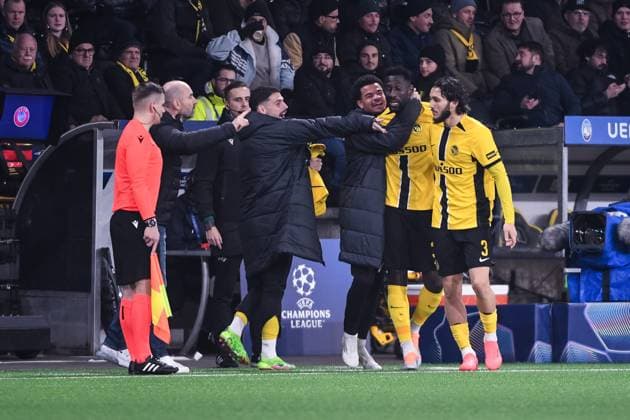 BERN, SWITZERLAND NOVEMBER 26 Silvere Ganvoula of Young Boys L celebrates his goal with team during the UEFA Champions League 2024 25 League Phase MD5 match between BSC Young Boys and Atalanta BC at Stadion Wankdorf on November 26, 2024 in Bern, Switzerland Bern Stadion Wankdorf Bern Switzerland Copyright: xJustPictures.ch ManuelxWinterbergerx jp-en-EuSpIm-JP4_MAN_YB_Atalanta_26Nov2024_BE_01205