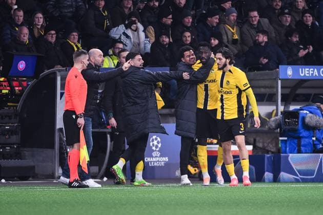 BERN, SWITZERLAND NOVEMBER 26 Silvere Ganvoula of Young Boys L celebrates his goal with team during the UEFA Champions League 2024 25 League Phase MD5 match between BSC Young Boys and Atalanta BC at Stadion Wankdorf on November 26, 2024 in Bern, Switzerland Bern Stadion Wankdorf Bern Switzerland Copyright: xJustPictures.ch ManuelxWinterbergerx jp-en-EuSpIm-JP4_MAN_YB_Atalanta_26Nov2024_BE_01206