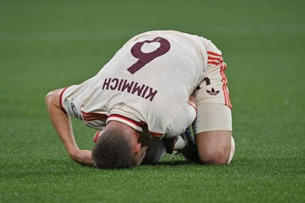 26 11 2024, xjrdrx, Football UEFA Champions League, FC Bayern Muenchen Paris St Germain emspor, v l Joshua Kimmich FC Bayern Muenchen injured, injury, pain, pain DFL DFB REGULATIONS PROHIBIT ANY USE OF PHOTOGRAPHS as IMAGE SEQUENCES and or QUASI VIDEO Muenchen