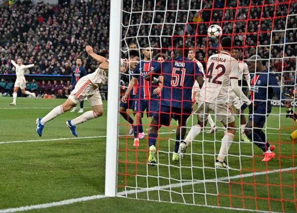 26 11 2024, Football UEFA Championsleague 2024 2025 Matchday 5, FC Bayern Munich Paris St Germain, in the Allianz Arena Munich Minjae Kim Bayern Munich scores with a header to make it 1 0 DFL and DFB regulations prohibit any use of photographs as image sequences and or quasi video