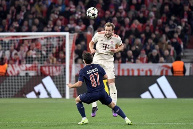 26 11 2024, xemx, Football UEFA Champions League, FC Bayern Muenchen Paris St Germain emspor, v l Joao Neves PSG Paris St Germain Harry Kane FC Bayern Muenchen Zweikampf, Aktion, action, battle for the ball DFL DFB REGULATIONS PROHIBIT ANY USE OF PHOTOGRAPHS as IMAGE SEQUENCES and or QUASI VIDEO Muenchen