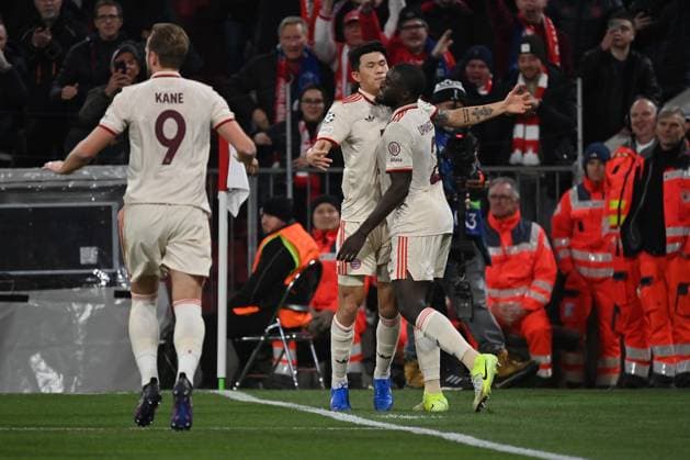 26 11 2024, xjrdrx, Football UEFA Champions League, FC Bayern Muenchen Paris St Germain emspor, v l Torjubel nach dem Tor zum celebrating the goal celebrate 1 0 durch Min jae Kim FC Bayern Muenchen DFL DFB REGULATIONS PROHIBIT ANY USE OF PHOTOGRAPHS as IMAGE SEQUENCES and or QUASI VIDEO Muenchen