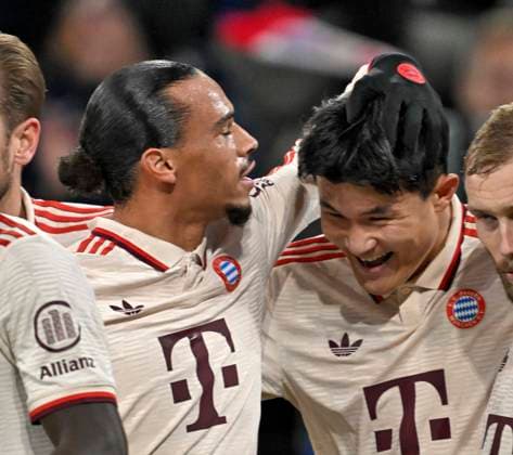 26 11 2024, Football UEFA Championsleague 2024 2025 Matchday 5, FC Bayern Munich Paris St Germain, in the Allianz Arena Munich v l Leroy Sane Bayern Munich and Minjae Kim Bayern Munich cheer DFL and DFB regulations prohibit any use of photographs as image sequences and or quasi video