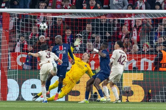 Minjae Kim FC Bayern Muenchen scores the goal to make it 1-0, FC Bayern Muenchen vs Paris Saint Germain, Champions League, Football, Matchday 5, 26 11 2024 Muenchen Bayern Germany Copyright: xkolbert-press PeterxFastlx