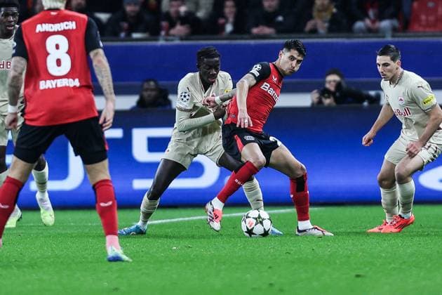 Sport, Football, UEFA Champions League Season 2024 2025 League Phase 5 Matchday Bayer 04 Leverkusen FC Salzburg 26 11 2024, BayArena Moussa Yeo FC Salzburg, 49 Exequiel Palacios Bayer 04 Leverkusen, 25 Leverkusen BayArena Nordrhein Westfahlen Germany