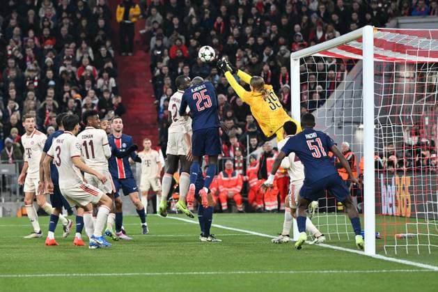 26 11 2024, xjrdrx, Football UEFA Champions League, FC Bayern Muenchen Paris St Germain emspor, v l mistake by Matvey Safonov PSG Paris St Germain before the goal to 1 0 by Min jae Kim FC Bayern Muenchen DFL DFB REGULATIONS PROHIBIT ANY USE OF PHOTOGRAPHS as IMAGE SEQUENCES and or QUASI VIDEO Muenchen