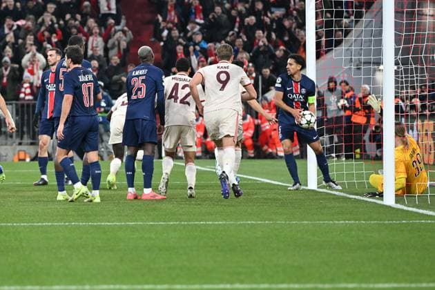 26 11 2024, xjrdrx, Football UEFA Champions League, FC Bayern Muenchen Paris St Germain emspor, v l Min jae Kim FC Bayern Muenchen erzielt das Tor zum scores the goal 1 0 DFL DFB REGULATIONS PROHIBIT ANY USE OF PHOTOGRAPHS as IMAGE SEQUENCES and or QUASI VIDEO Muenchen