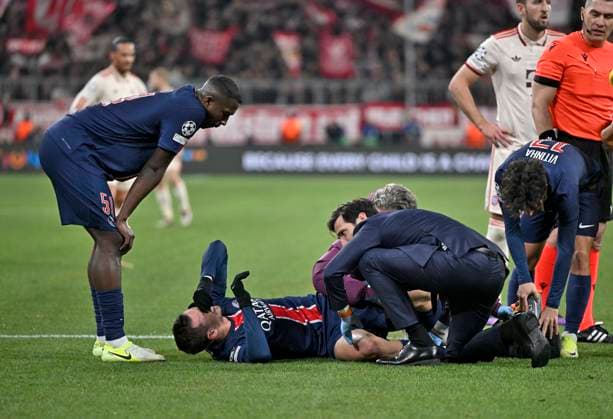 26 11 2024, Football UEFA Championsleague 2024 2025 Matchday 5, FC Bayern Munich Paris St Germain, at Allianz Arena Munich Fabian Ruiz FC Paris Saint Germain gets injured and has to leave the pitch DFL and DFB regulations prohibit any use of photographs as image sequences and or quasi video
