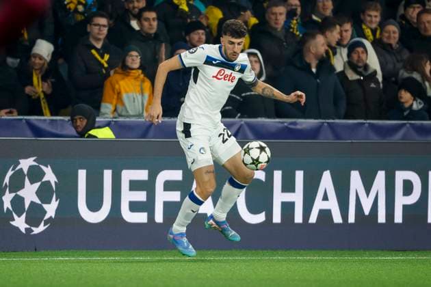 Matteo Ruggeri Atalanta Bergamo, 22 on the ball , Football, UEFA Champions League, Matchday 5, 2024 2025, Young Boys Bern vs Atalanta Bergamo, 26 11 2024, Stadion Wankdorf, Bern, Switzerland Bern Stadion Wankdorf Canton Bern Switzerland Copyright: xGrantxHubbsx