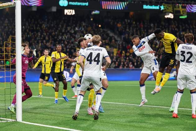 1 1 Goal for BSC Young Boys by Silvere Ganvoula BSC Young Boys, 35 , Soccer, UEFA Champions League, Matchday 5, 2024 2025, Young Boys Bern vs Atalanta Bergamo, 26 11 2024, Stadion Wankdorf, Bern, Switzerland Bern Stadion Wankdorf Canton Bern Switzerland Copyright: xGrantxHubbsx