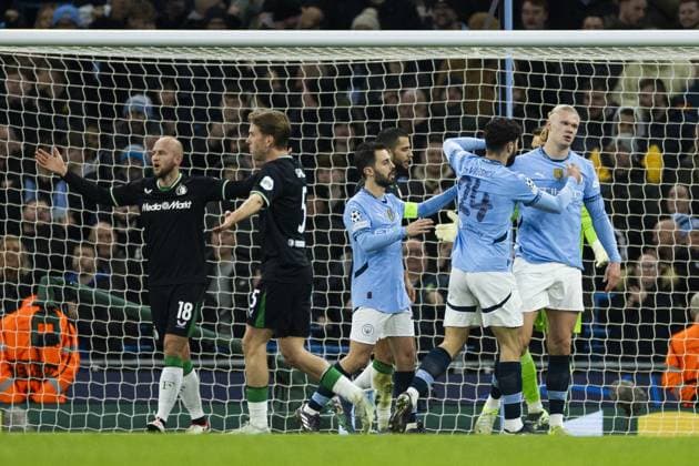 MANCHESTER - (l-r) Gernot Trauner of Feyenoord, Gijs Smal of Feyenoord, Bernardo Silva of Manchester City FC, Josko Gvardiol of Manchester City FC , Erling Haaland of Manchester City FC during the UEFA Champions league match between Manchester City FC and Feyenoord at Etihad Stadium on Nov. 26, 2024 in Manchester, England. ANP KOEN VAN WEEL UEFA Champions League 2024 25 League Phase MD5 2024 25 xVIxANPxSportx xxANPxIVx 514347270 originalFilename: 514347270.jpg
