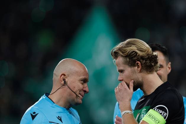 Szymon Marciniak, Morten Hjulmand seen during UEFA Champions League game between teams of Sporting CP and Arsenal FC (Maciej Rogowski) Lisbon Estadio Jose Alvalade Portugal Copyright: xMaciejxRogowskix sportingarsenal2425-17