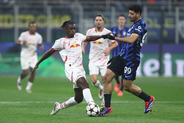 Amadou Haidara (RB Leipzig) und Mehdi Taremi (Fc Internazionale) battle for the ball, UEFA Champions League 2024 25 League Phase MD2, FC Internazionale Milano v RB Leipzig, Stadio Giuseppe Meazza (San Siro), November 26, 2024, Milan, Italy.