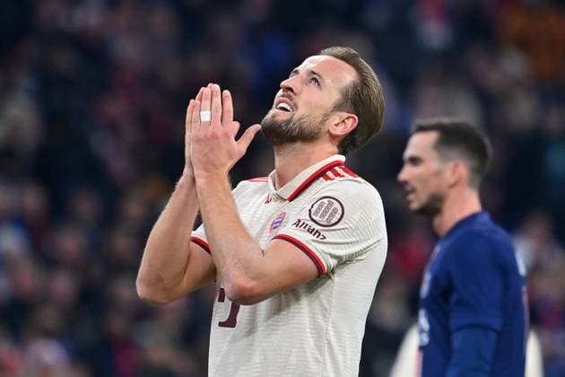 Harry KANE Bayern Muenchen , disappointment, frustration, disappointed, frustrated, dejected, action, single image, cropped single motif, half figure, half figure football Champions League league phase, FC Bayern Muenchen Paris Saint German PSG on 26 11 2024, A L L I A N Z A R E N A