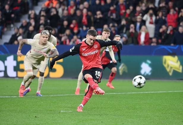Florian Wirtz Bayer 04 Leverkusen converts the penalty to make it 1 0 26 11 2024, Football UEFA Champions League 2024 25, 5 Matchday Bayer 04 Leverkusen RB Salzburg Leverkusen BayArena Nordrhein Westfalen Germany Team2