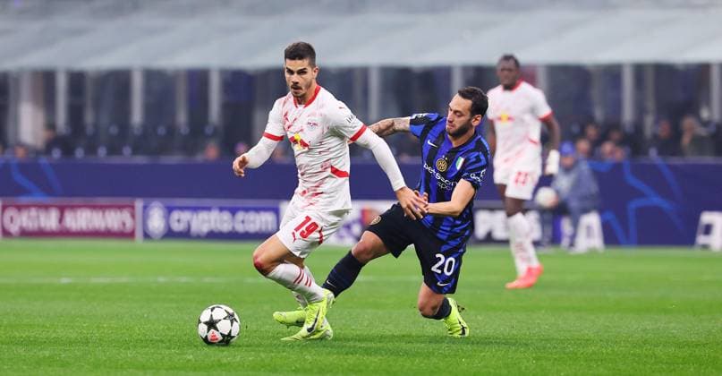 Inter Milan RB Leipzig Champions League Leipzig, 26 11 2024, Giuseppe Meazza Stadium, Football, UEFA Champions League, Matchday 5 , RB Leipzig vs FC Inter Milan , Pictured from l Andre Silva 19, RB Leipzig , Haklan Calhanoglu 20, Inter Milan , Picture Point