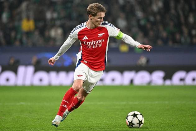 Martin odegaard of Arsenal in action Sporting Lisbon v Arsenal, UEFA Champions League, Group Stage, Football, Estadio Jose Alvalade, Lisbon, Portugal - 26 Nov 2024 EDITORIAL USE ONLY No use with unauthorised audio, video, data, fixture lists, club league logos or live services. Online in-match use limited to 120 images, no video emulation. No use in betting, games or single club league player publications. Copyright: xZedxJameson Shutterstockx 14940177dh