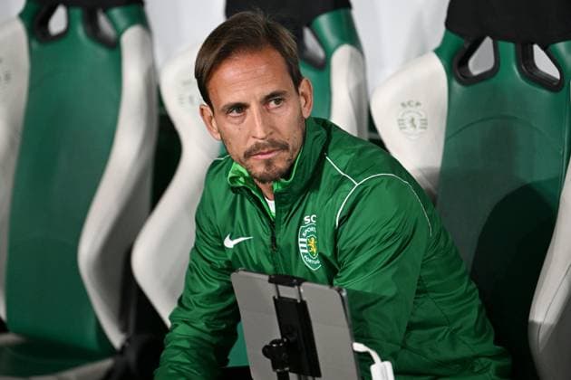 Sporting CP head coach John Pereira in the technical area before kick-off Sporting Lisbon v Arsenal, UEFA Champions League, Group Stage, Football, Estadio Jose Alvalade, Lisbon, Portugal - 26 Nov 2024 EDITORIAL USE ONLY No use with unauthorised audio, video, data, fixture lists, club league logos or live services. Online in-match use limited to 120 images, no video emulation. No use in betting, games or single club league player publications. Copyright: xZedxJameson Shutterstockx 14940177di