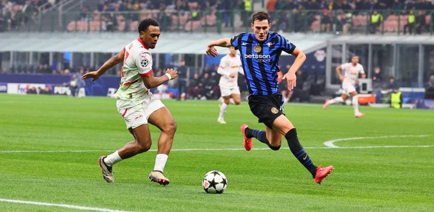 Inter Milan RB Leipzig Champions League Leipzig, 26 11 2024, Giuseppe Meazza Stadium, Football, UEFA Champions League, Matchday 5 , RB Leipzig vs FC Inter Milan , Pictured from left Lois Openda 11, RB Leipzig , Benjamin Pavard 28, Inter Milan , Picture Point